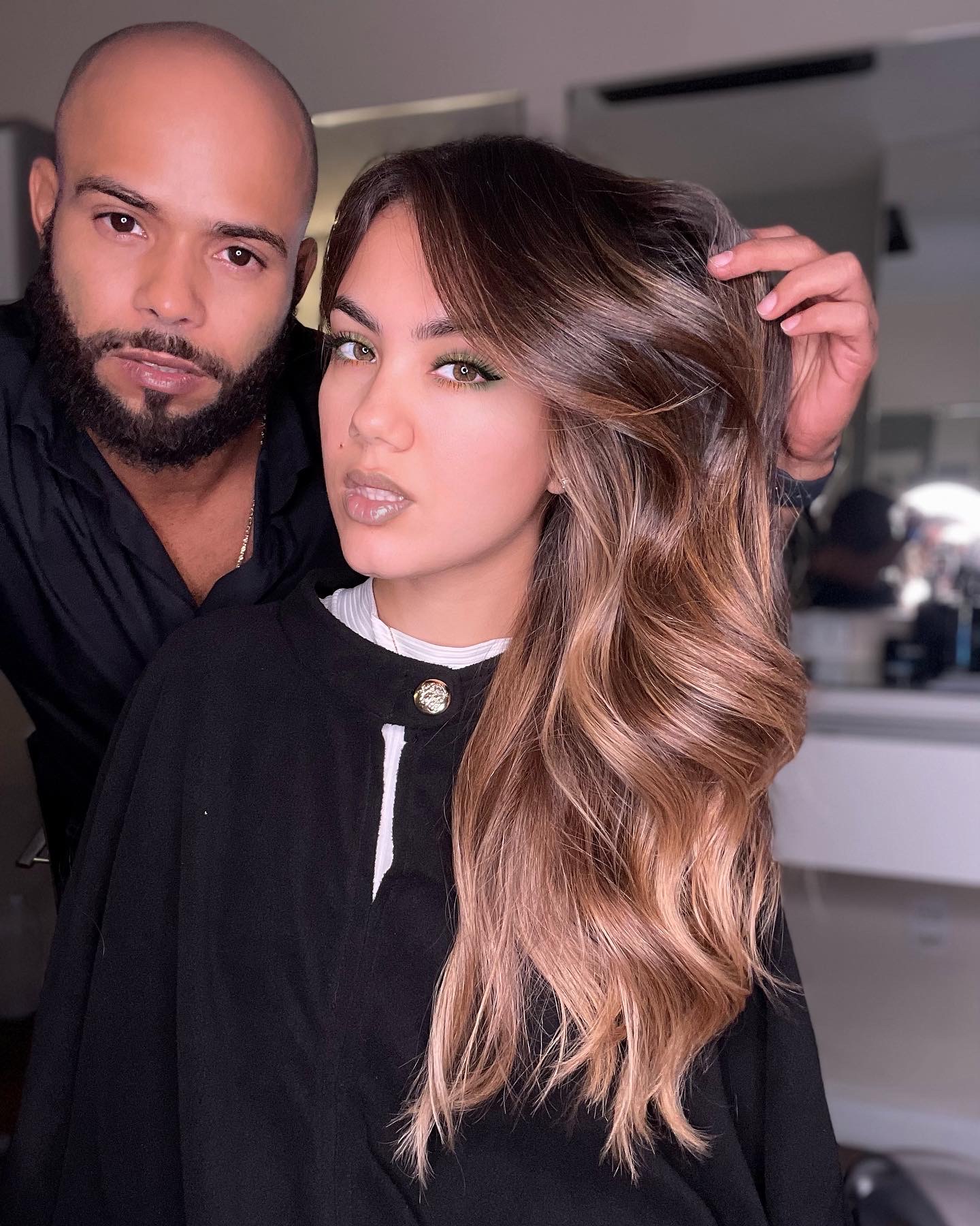 New Sanntos com cliente exibindo morena iluminada em ondas longas